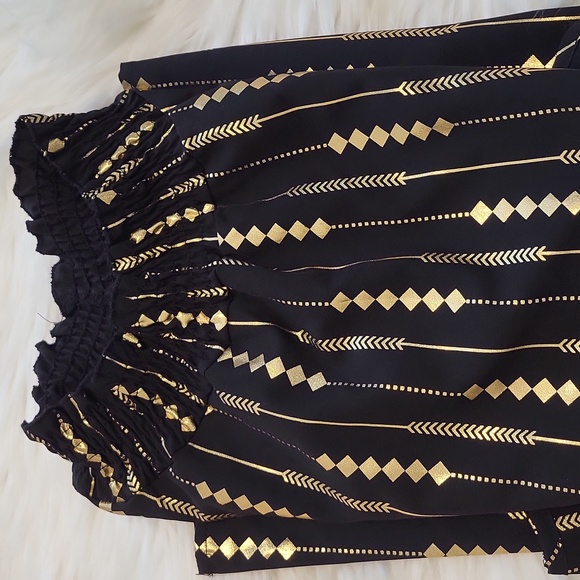 Sleeveless top with smocked neck - Picture 12 of 12